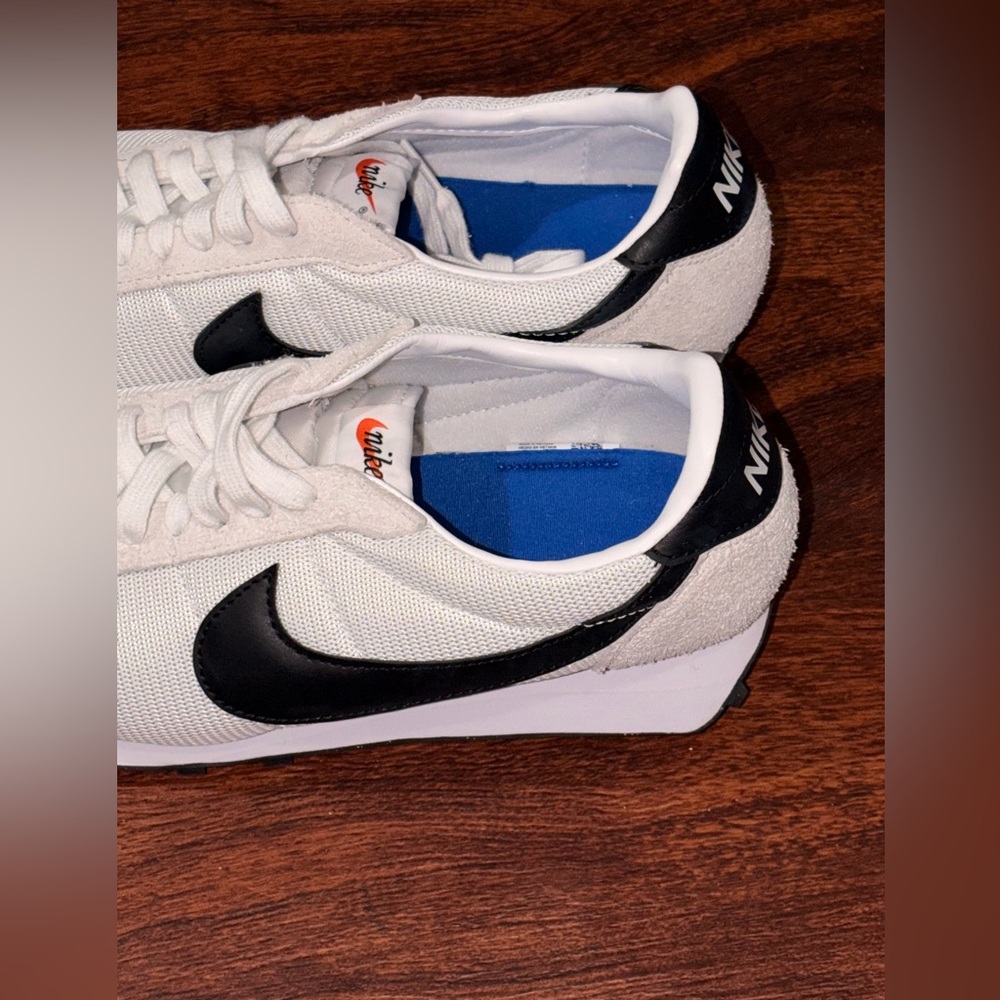 Nike size 10.5 - Picture 5 of 12